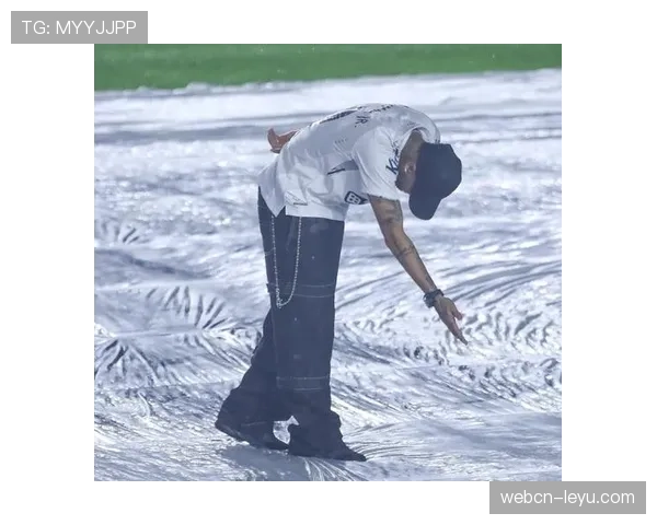 内马尔首秀点燃桑托斯主场，球迷热情高涨迎新活力