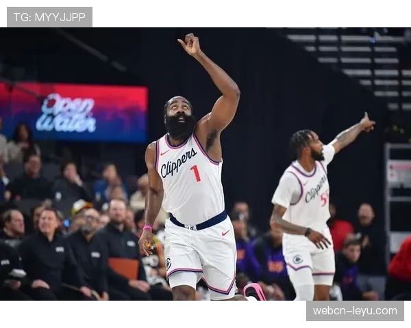 朱利安·阿尔瓦雷斯状态火热,关键表现助球队强势逆转引热议 朱利安·阿尔瓦雷斯状态火热,关键表现助球队强势逆转引热议